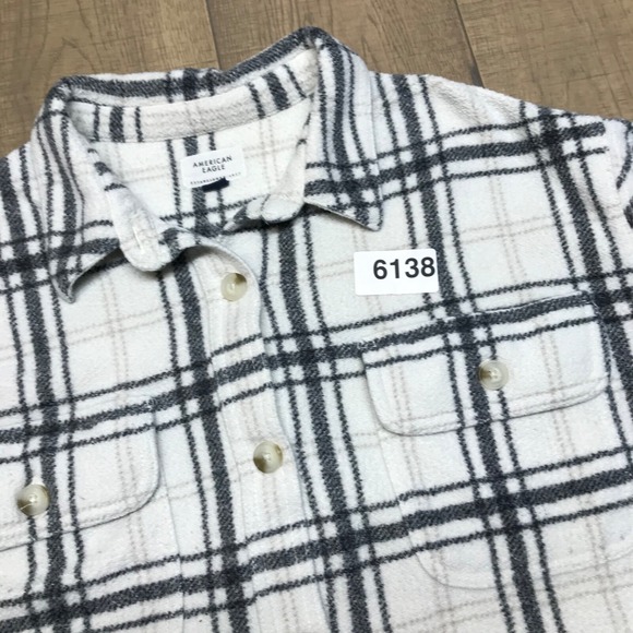 American Eagle Shacket Button Up Shirt Jacket Womens Size XL White Plaid Barn - Picture 9 of 9